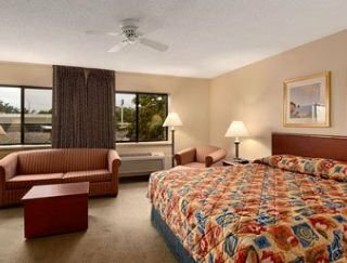 Hotel Baymont Inns & Suites Tulsa