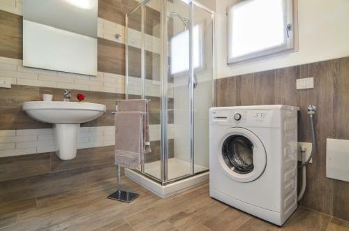 Sarnico Halldis Apartments
