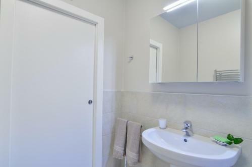 Sarnico Halldis Apartments