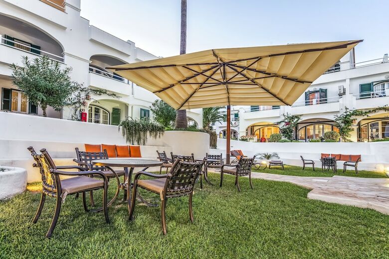 Aparthotel White Sands Beach Club