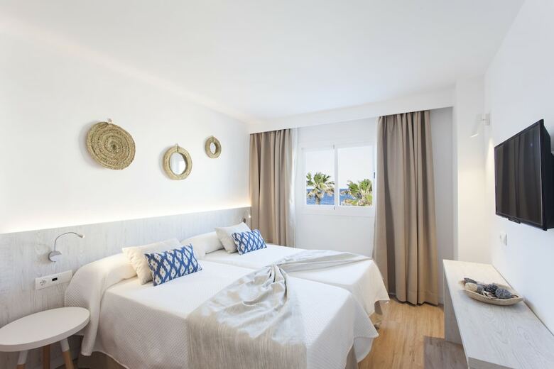 Apartamentos Ses Roquetes (.)