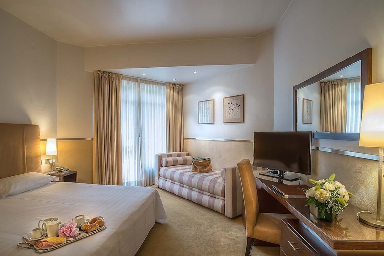 Mini Palace Hotel