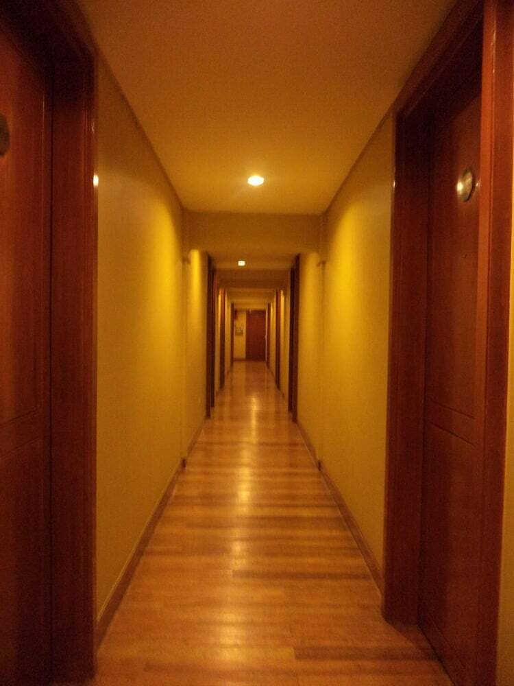The Manor Hotel