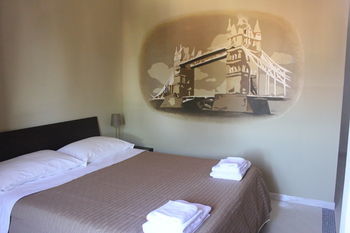 Hostal Metropolis Rooms & Services