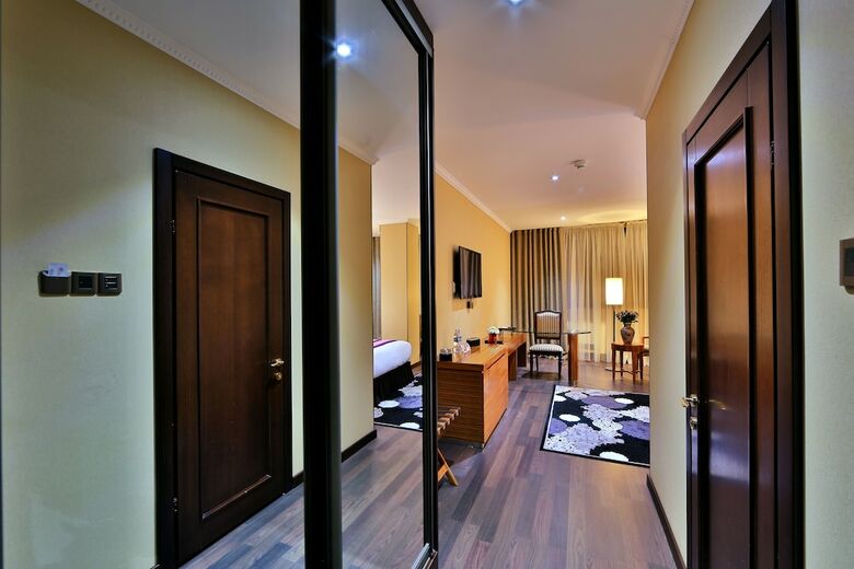 Damas International Hotel