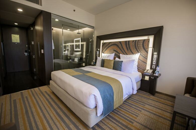 Novotel Kolkata Hotel And Residences