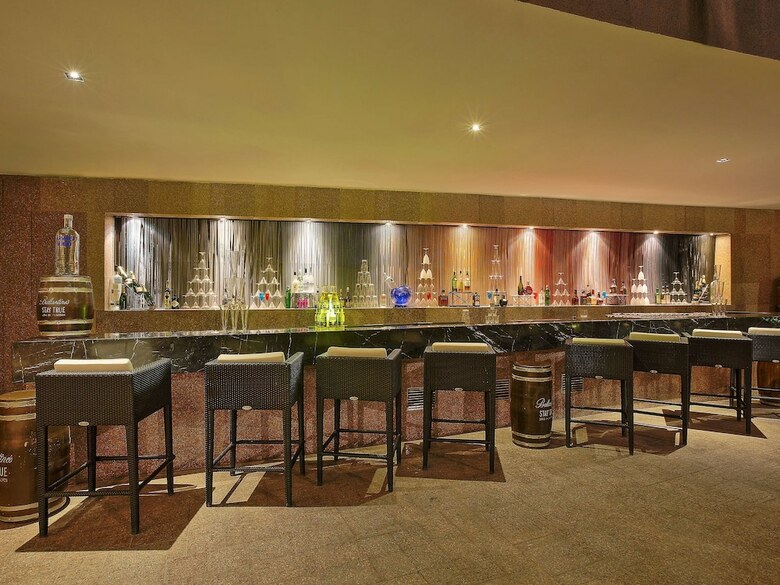 Novotel Kolkata Hotel And Residences