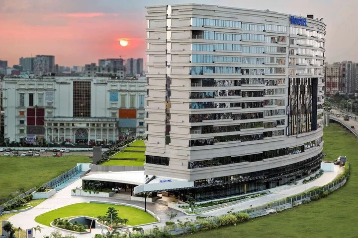 Novotel Kolkata Hotel And Residences