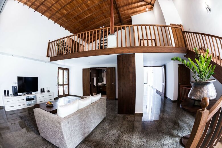 Villa White Queen