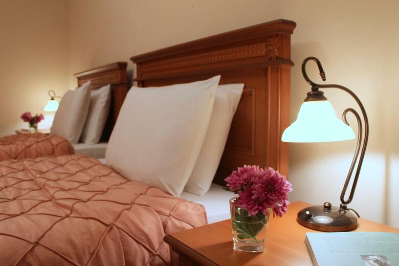 Hotel Famissi