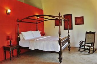 Hotel J