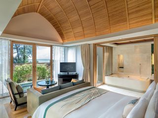Hotel Renaissance Phuket Resort & Spa
