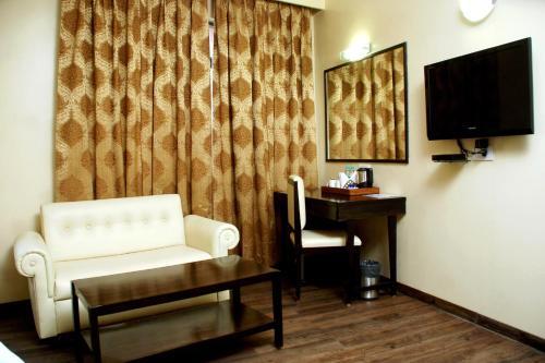 Mango Hotels, Nagpur - Central Avenue Road