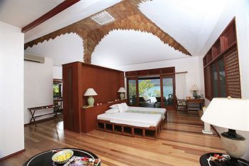 Hotel Badian Island Wellness Resort