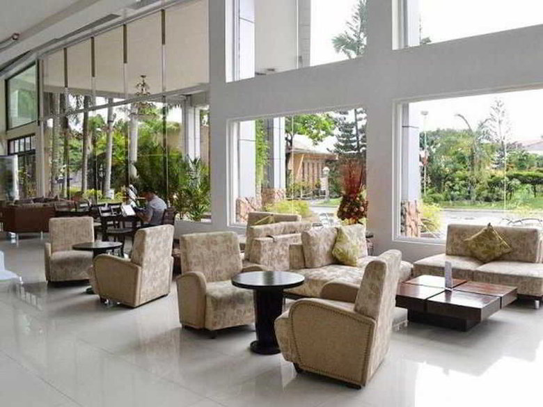 The Ritz Hotel At Garden Oases