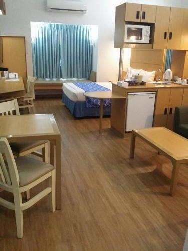 Hotel Microtel Inn By Wyndham Davao