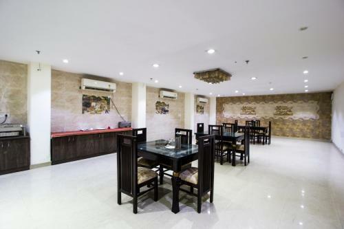 Fabhotel Alpine Tree Delhi Airport