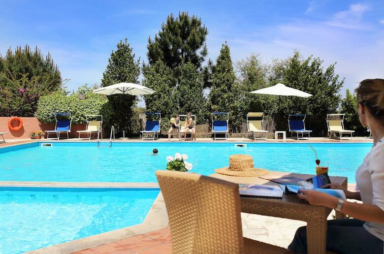 Hotel Pausania Inn