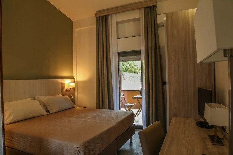 Hotel Pausania Inn