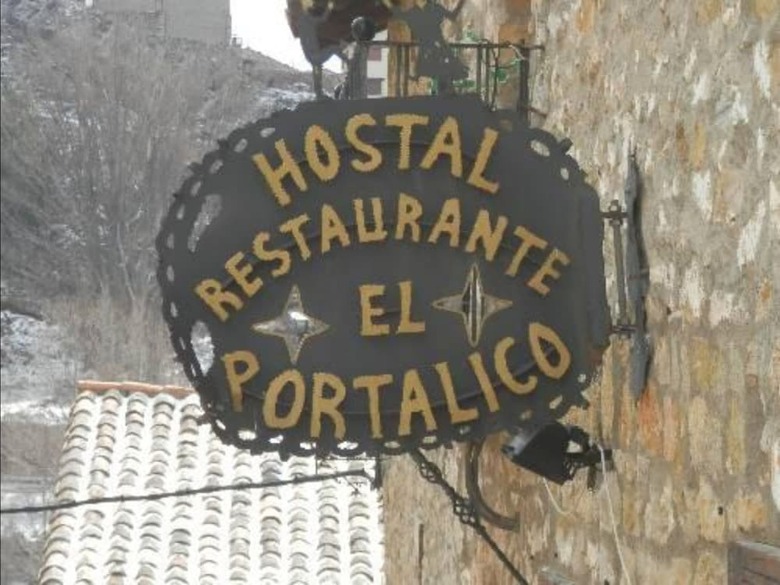Hotel Hostal El Portalico