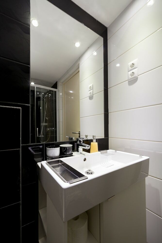 Kadar Apartments