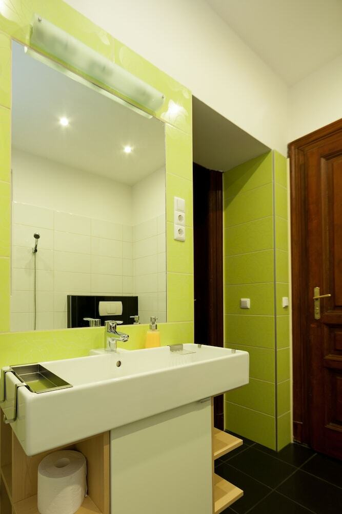 Kadar Apartments