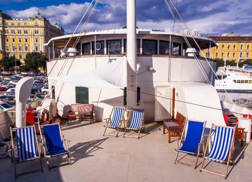 Albergue Botel Marina