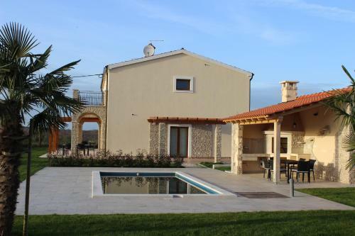Hostal Villa Bu??ina