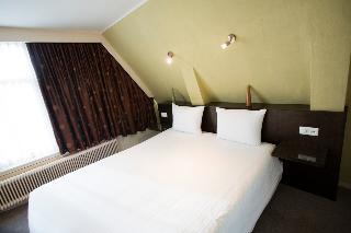 Quentin Golden Bear Hotel