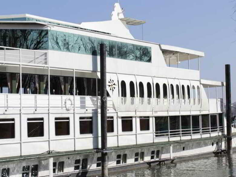 Compass River City Hotel