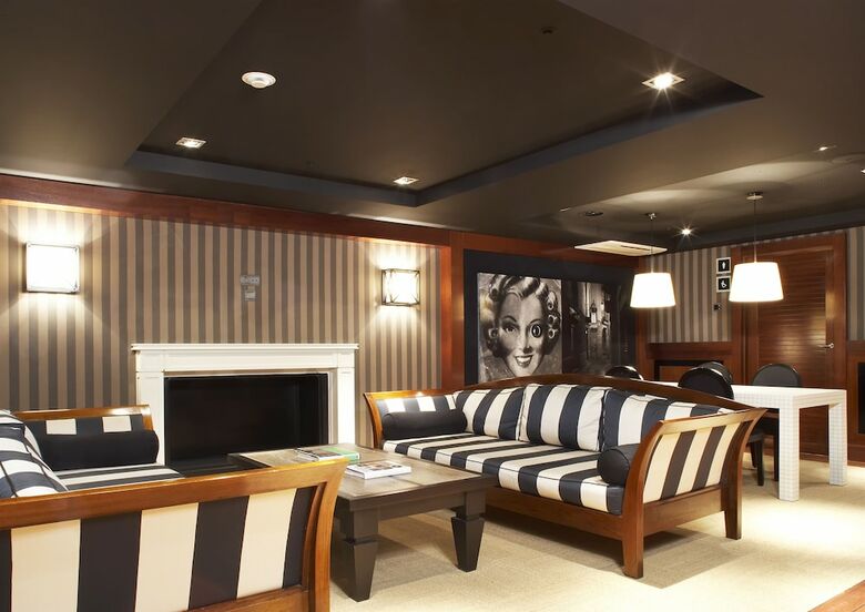 Hotel U232