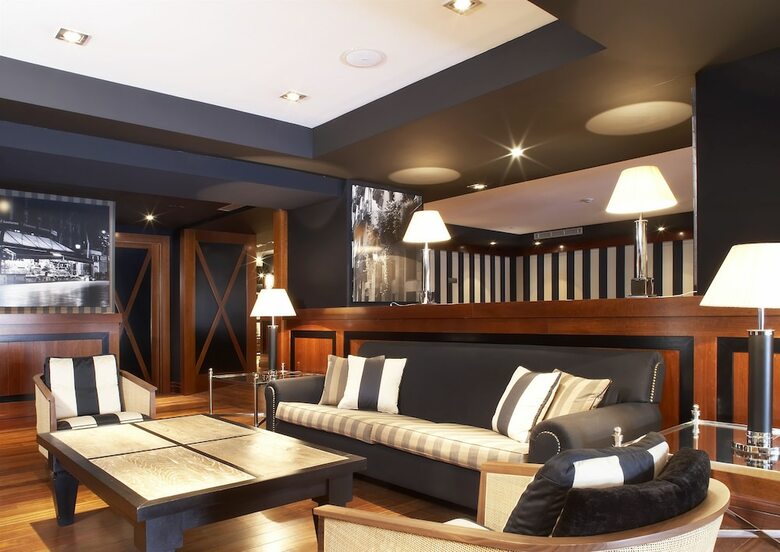 Hotel U232