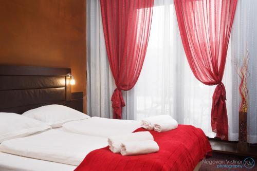 Hostal Vila Senjak B&B
