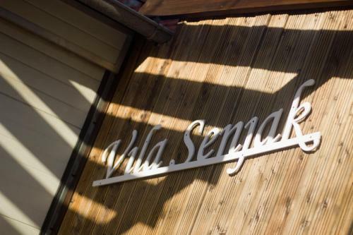 Hostal Vila Senjak B&B