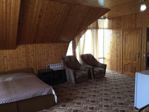 Hostal Alyona Hotel