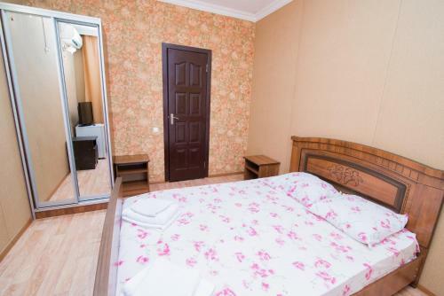 Hostal Alyona Hotel