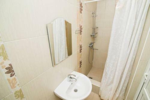 Hostal Alyona Hotel