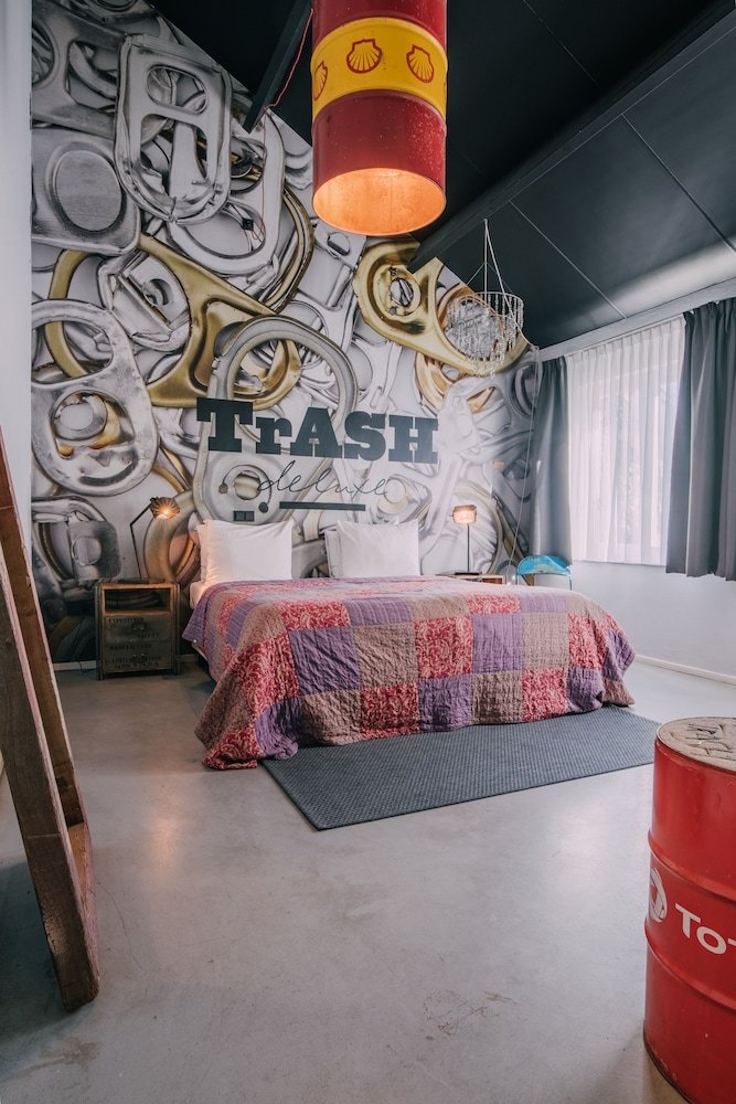 Hotel Trash Deluxe