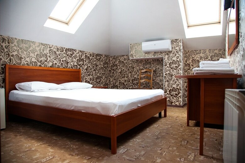 Utomlyonnye Solntsem Hotel
