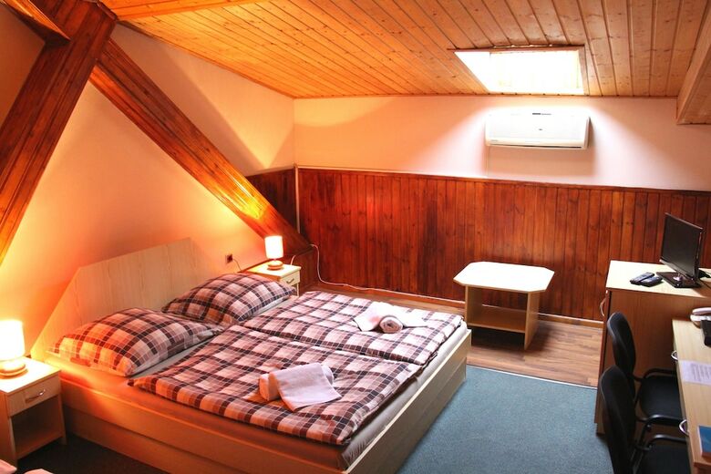 Hostal Penzion Plaza