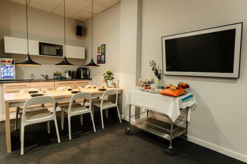 Sleep In Hostel & Apartments