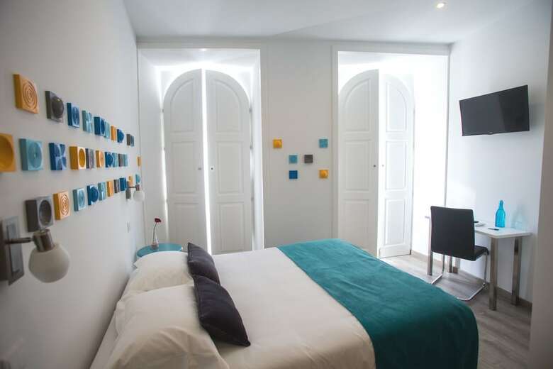 Hostal Thomar Story
