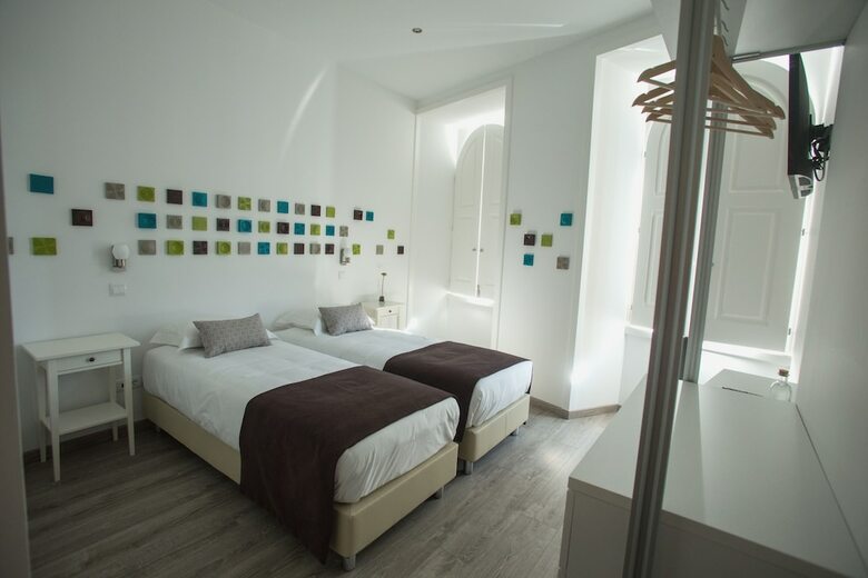 Hostal Thomar Story