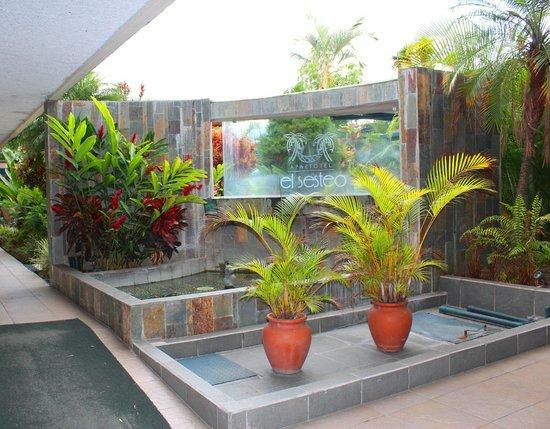 Soluxe El Sesteo Hotel