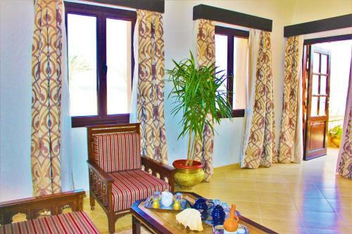 Hotel Rohanou Beach Resort