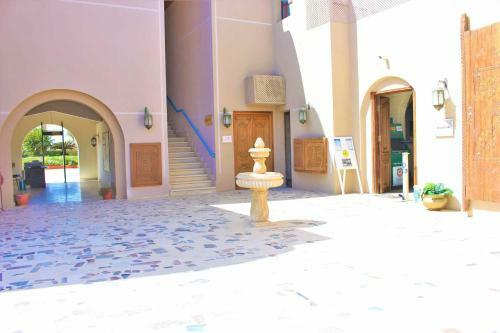 Hotel Rohanou Beach Resort