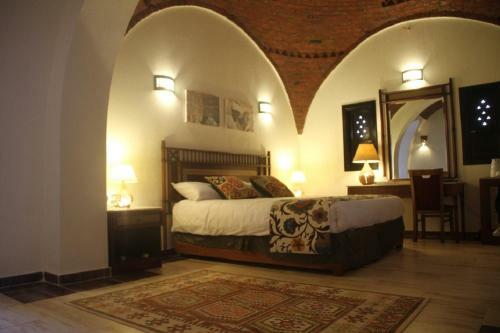 Hotel Aurora Beach Safari Resort