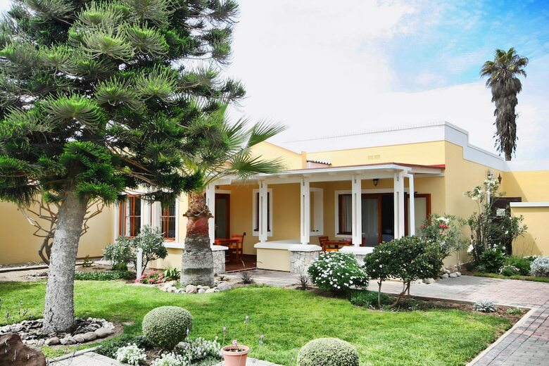 Hostal Cornerstone Guesthouse