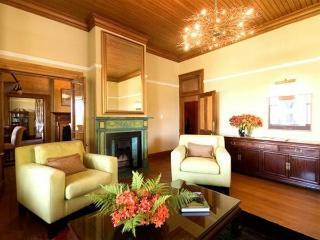 Hostal Falcons View Manor