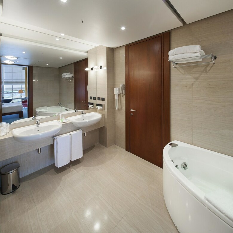 Hotel Doubletree By Hilton Turin Lingotto